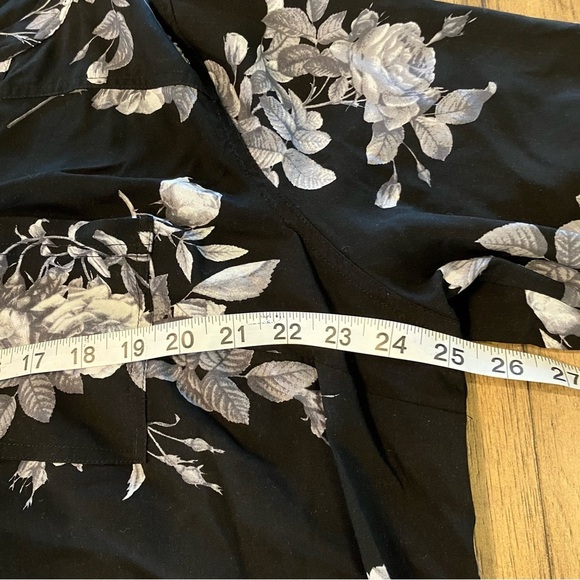 NWT Torrid Harper Challis Pullover 34 Sleeve Blouse Botanical Roses Deep Black 1 - Picture 9 of 9